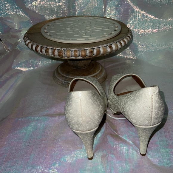 Vizzano cream open toed pumps. Size 7 or 36 European - Picture 3 of 6